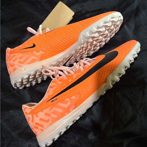 New tempo indoor cleats - Picture 2 of 2